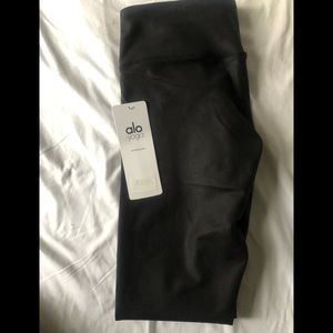 NWT ALO Yoga Airbrush Leggings